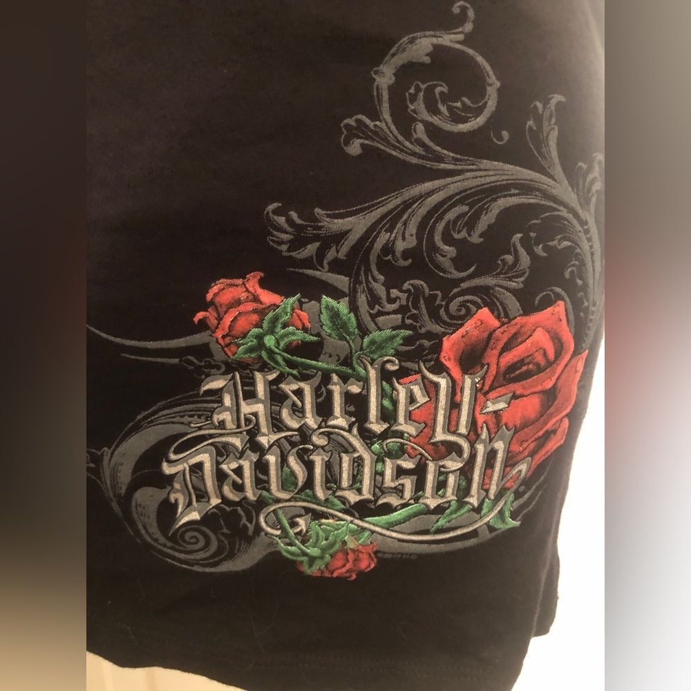 Harley-Davidson House of H-D Black Red Rose V-Neck Graphic Tee Size L - Picture 2 of 8